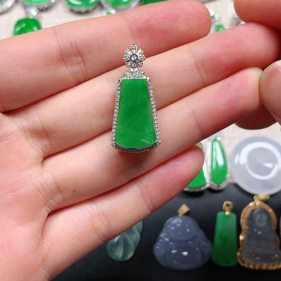 翡翠18K金镶嵌颈饰挂件