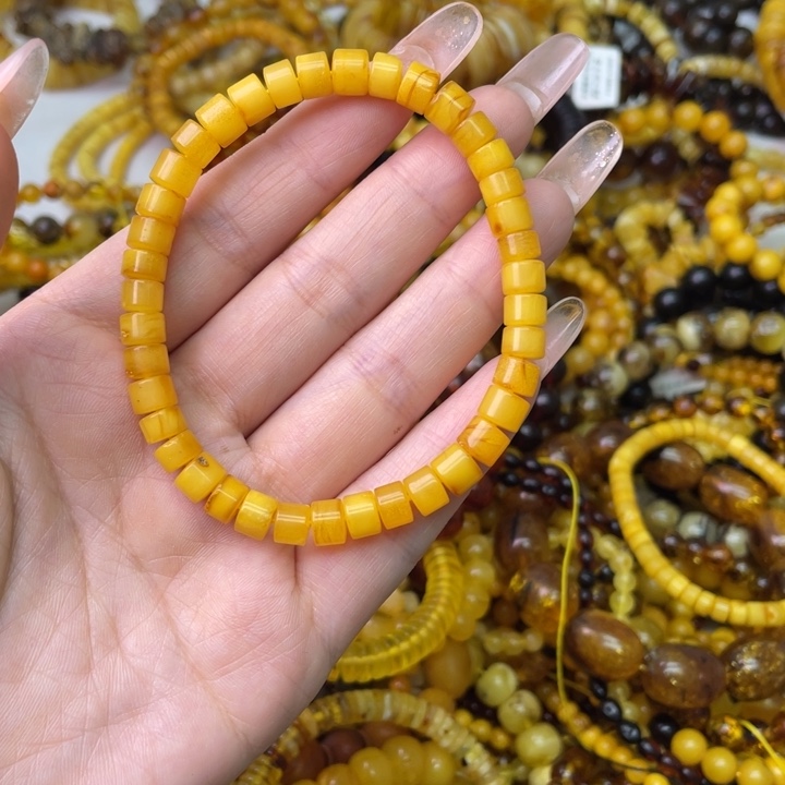 张***龙琥珀未镶嵌珠宝奇石