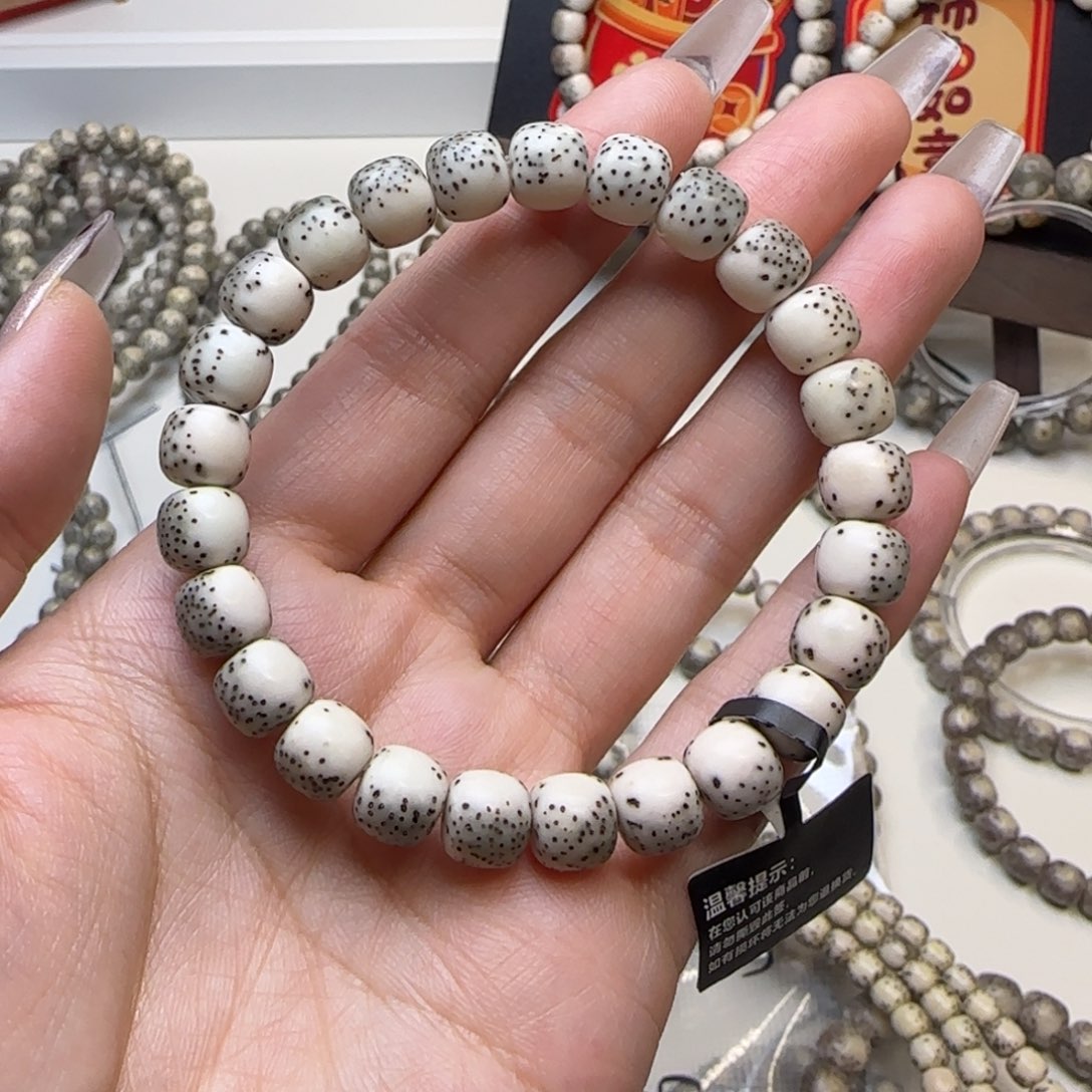 星月菩提手串石玉绿背河豚 9×8