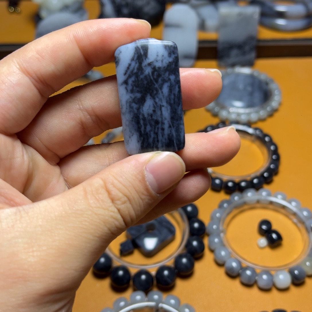 枸***子和田玉未镶嵌挂件不退换