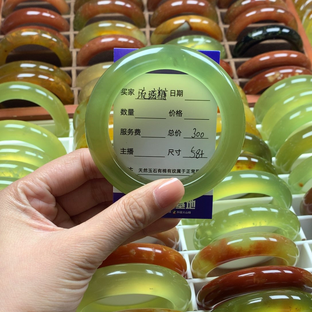 蛇纹石玉手镯未镶嵌琉*糖