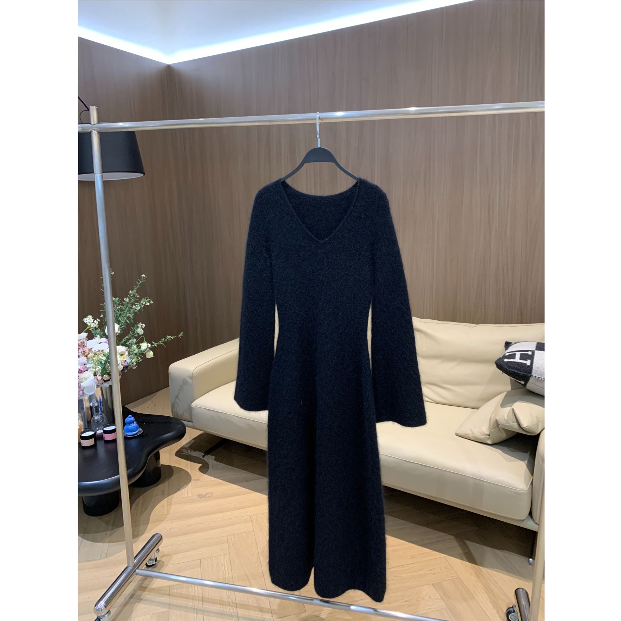饭饭FANN COLLECTION 秋冬款收腰修身V领针织连衣裙FANNQ007