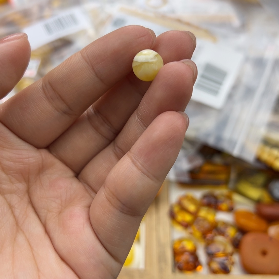 琥珀珠宝奇石未镶嵌