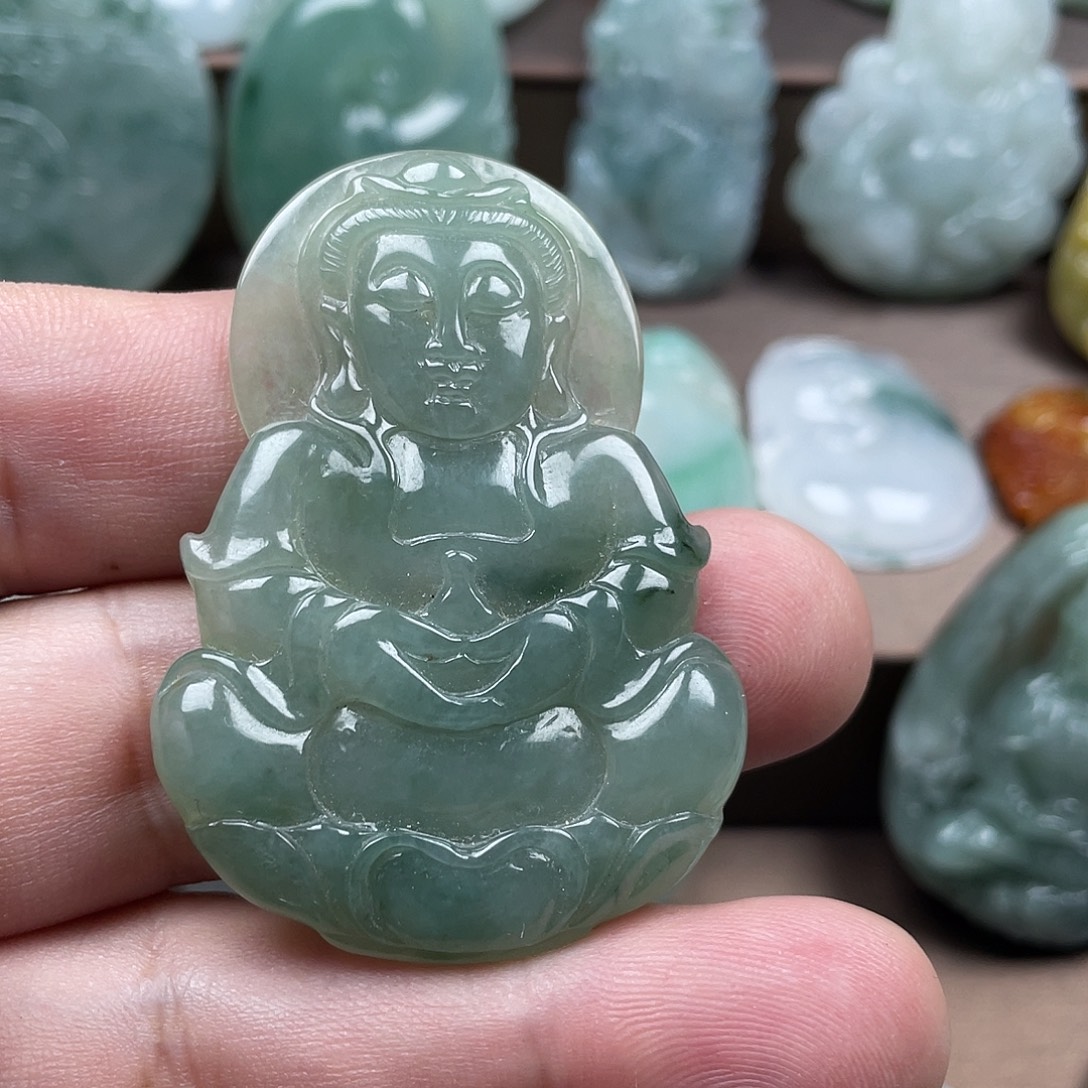 翡翠未镶嵌颈饰观音