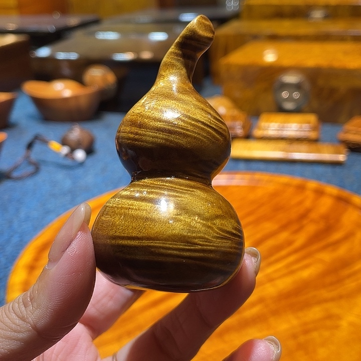金丝楠金丝楠木葫芦手把件。