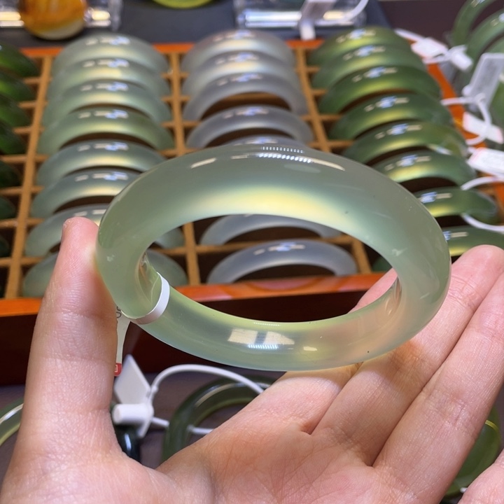 蛇纹石玉手镯未镶嵌58