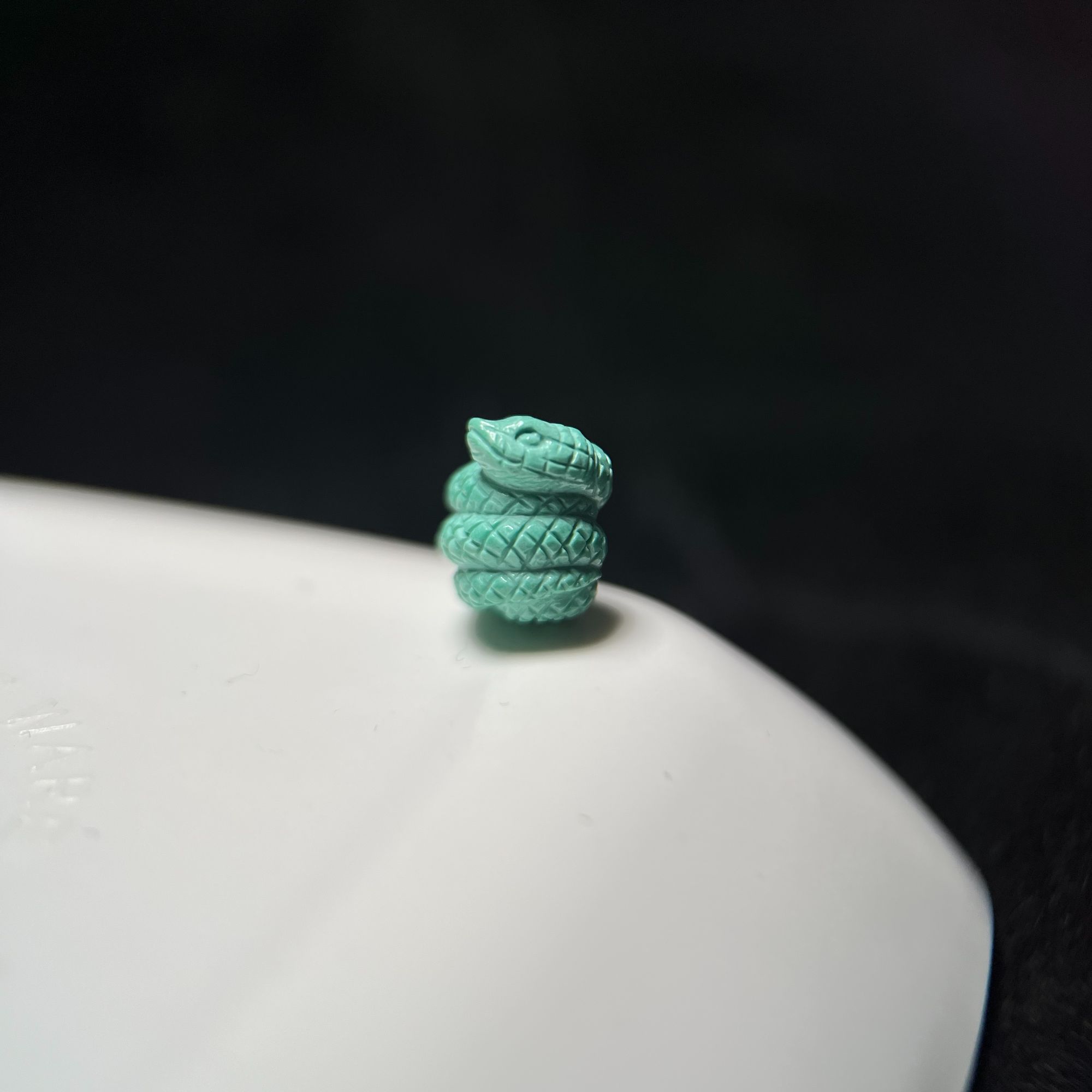 山与枢原矿绿松石手工雕刻盘蛇文玩配饰线束侧挂高瓷玉化地大质检