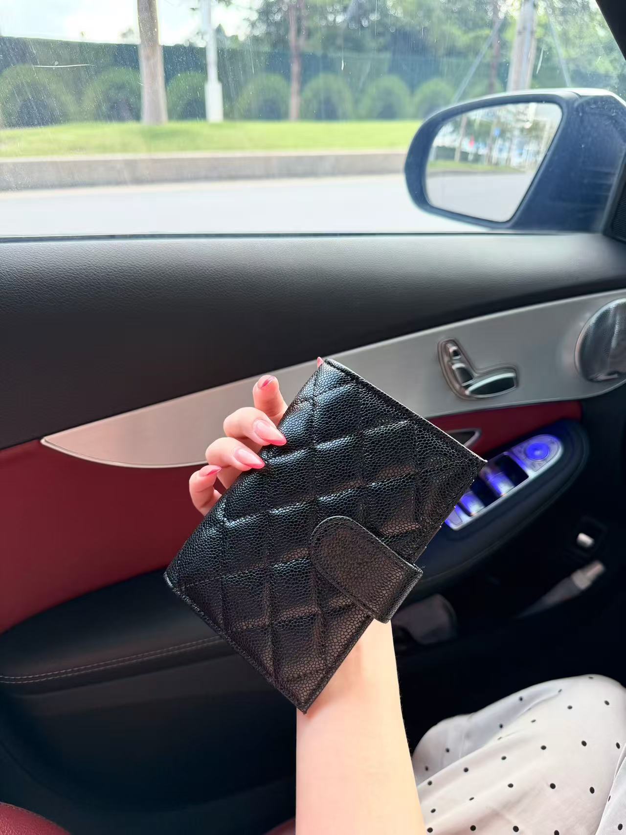 QIQI【护照夹】简约手提卡包（无公仔挂件）