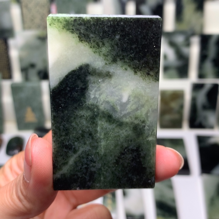 独山玉颈饰未镶嵌