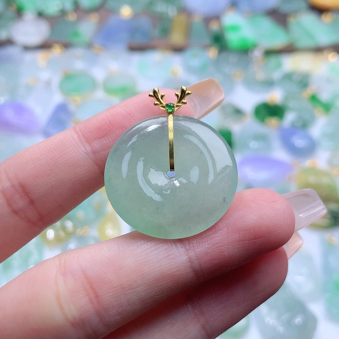 翡翠颈饰未镶嵌翡翠