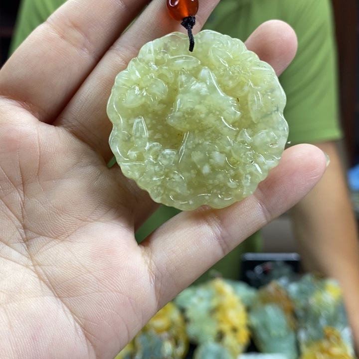 未镶嵌蛇纹石玉颈饰