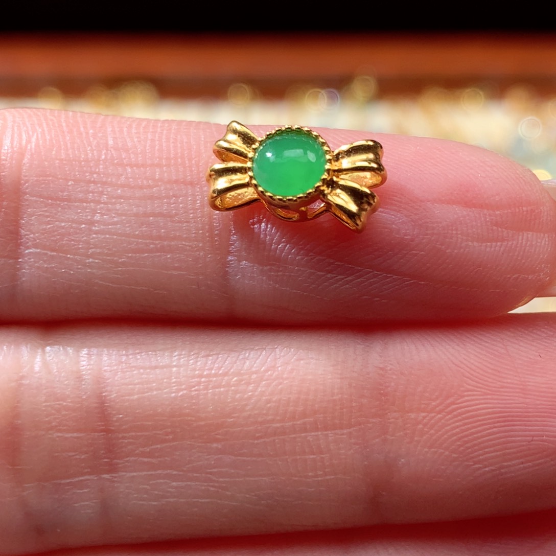 翡翠颈饰18K金镶嵌翡翠