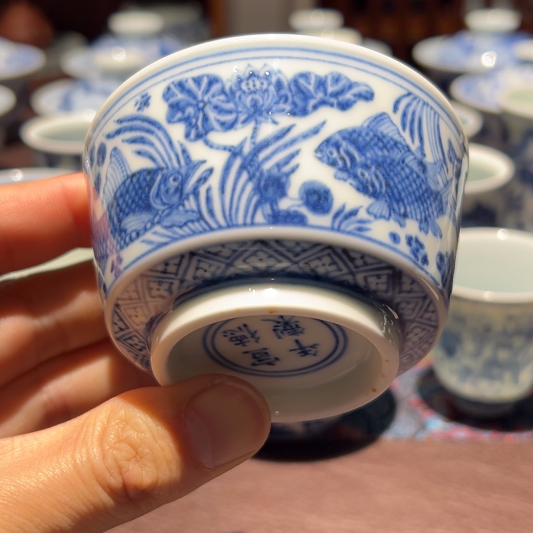 杯青花鱼藻纹马蹄杯口径约8厘米