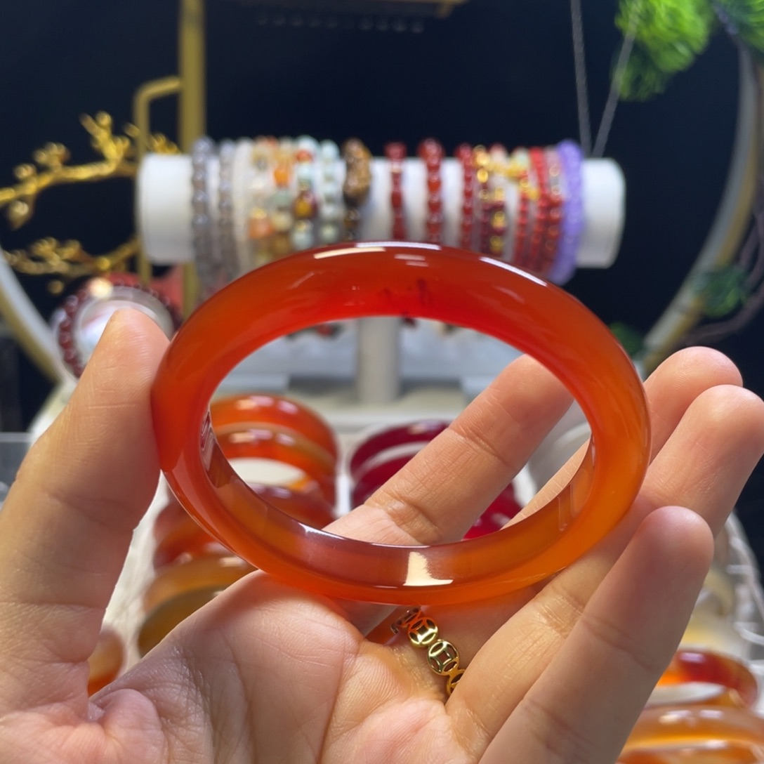 玛瑙/玉髓手镯未镶嵌J****e