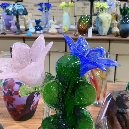 琉璃花瓶高45厘米宽10厘米