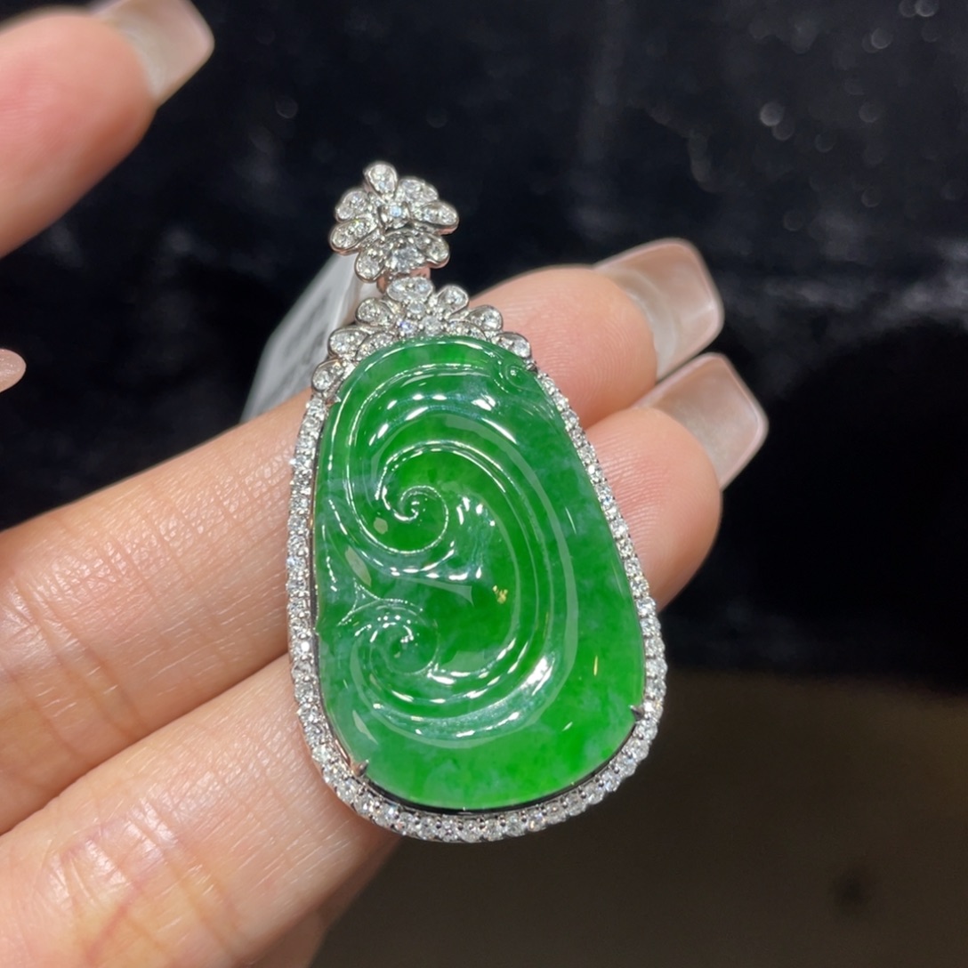 翡翠颈饰18K金镶嵌天然缅甸翡翠