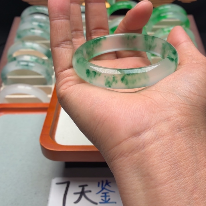 石英质玉未镶嵌手镯