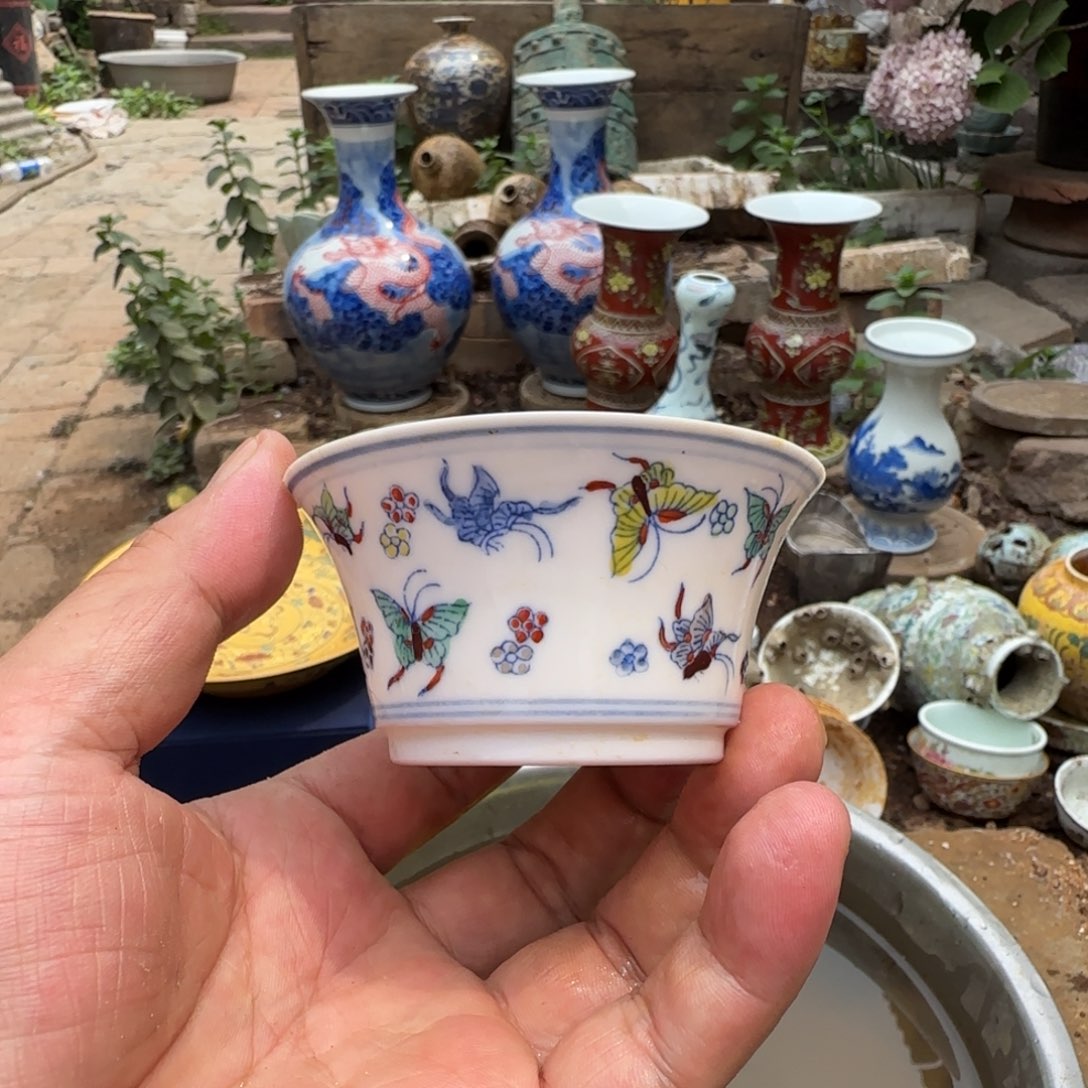 施***边瓷器工艺美术作品 