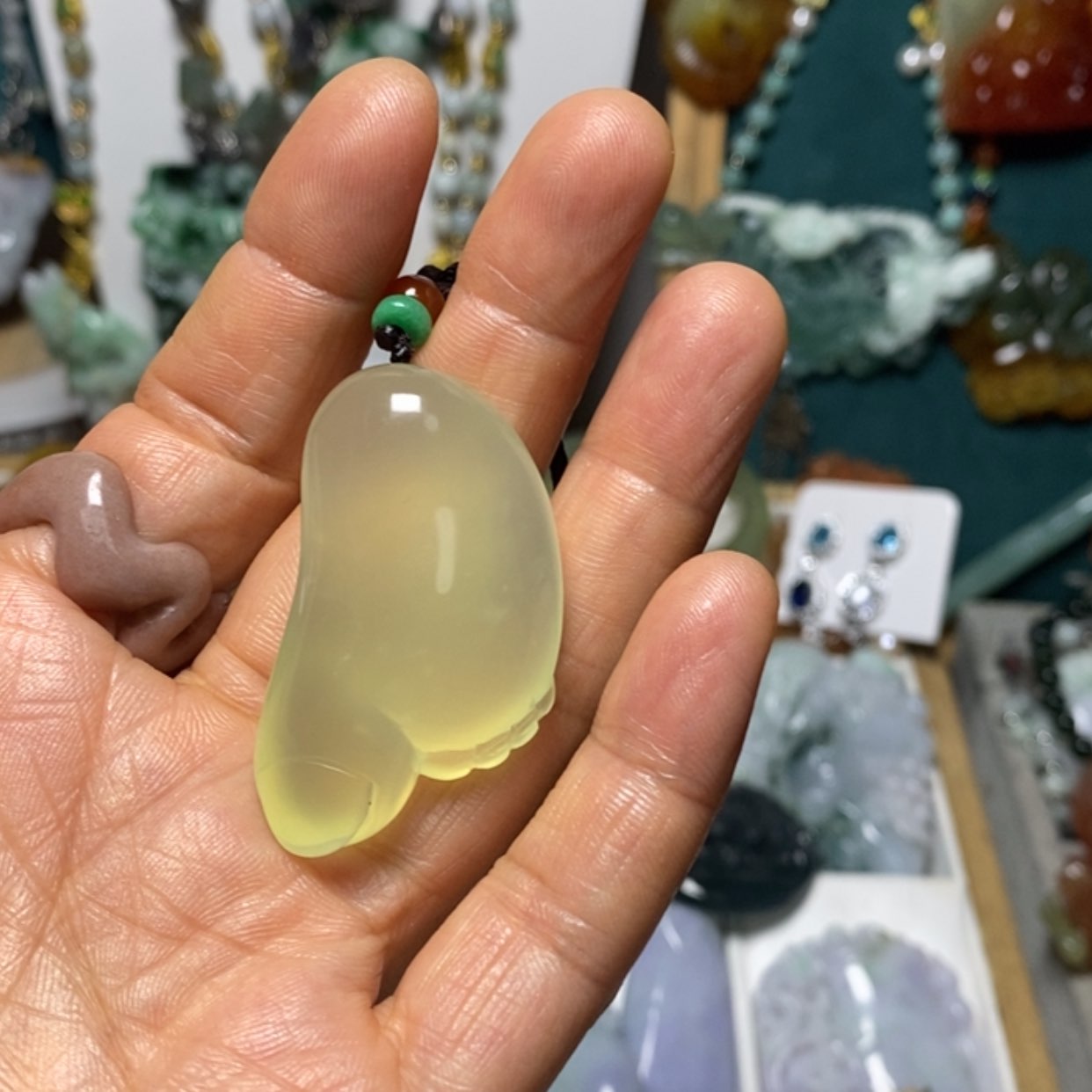 【闪购商品】蛇纹石玉吊坠未镶嵌