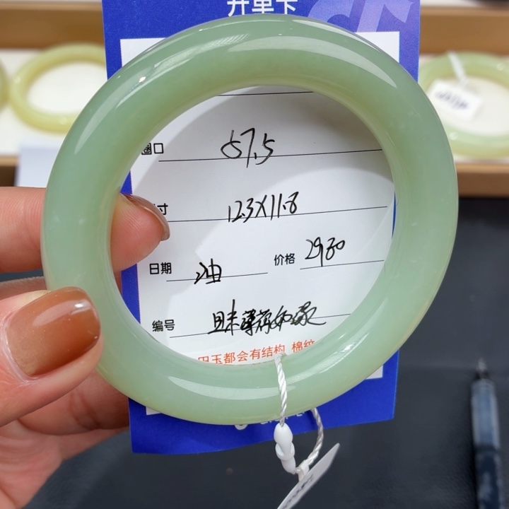 和田玉未镶嵌手镯