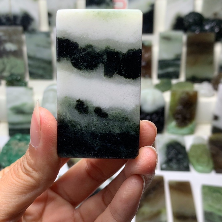 独山玉未镶嵌颈饰