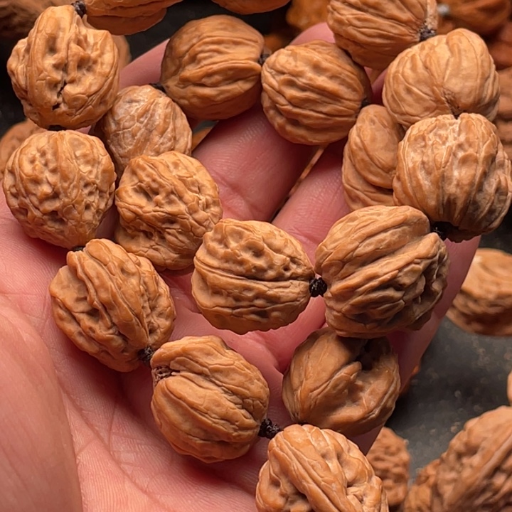 文玩核桃吊坠?**?18白狮子