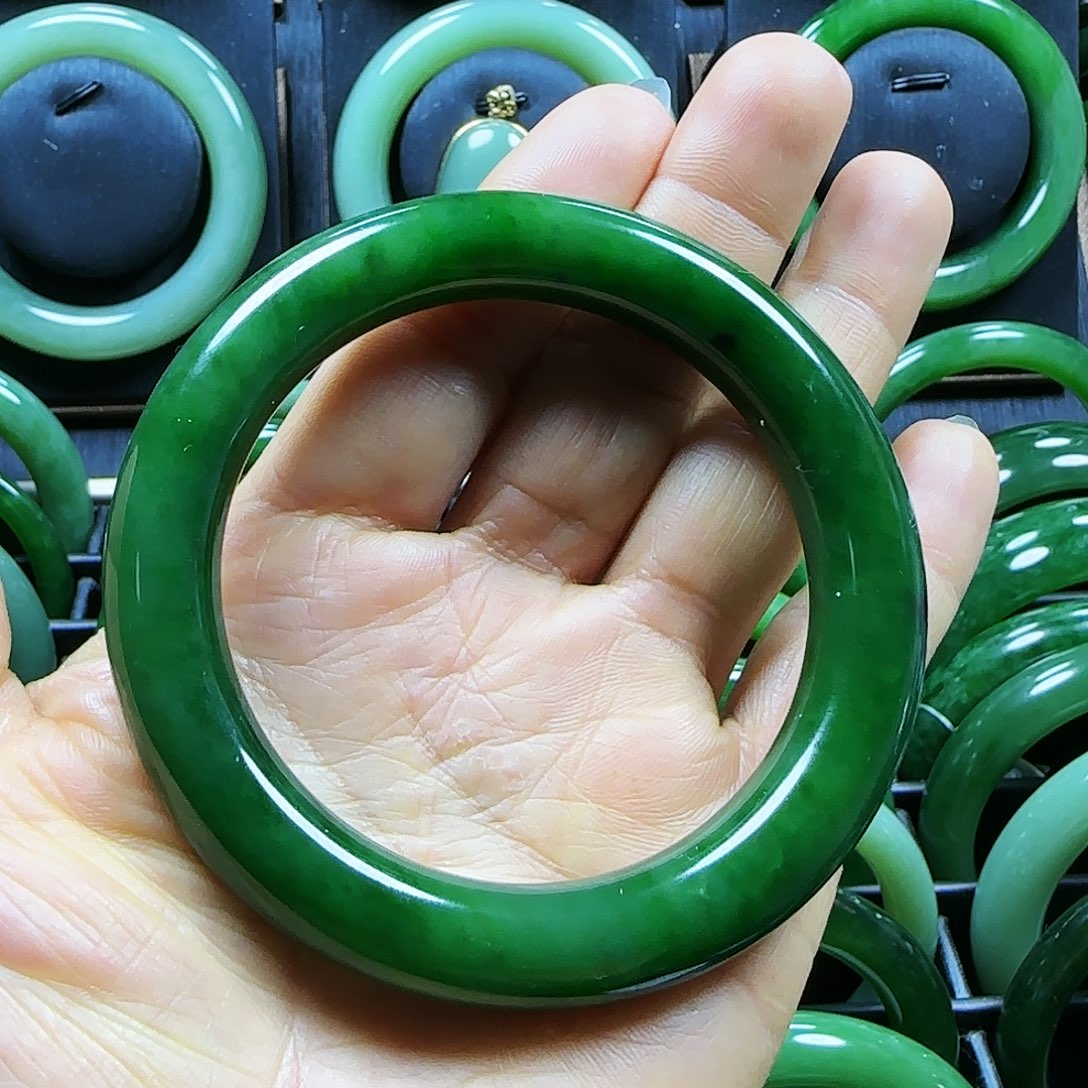 和田玉手镯未镶嵌奔*