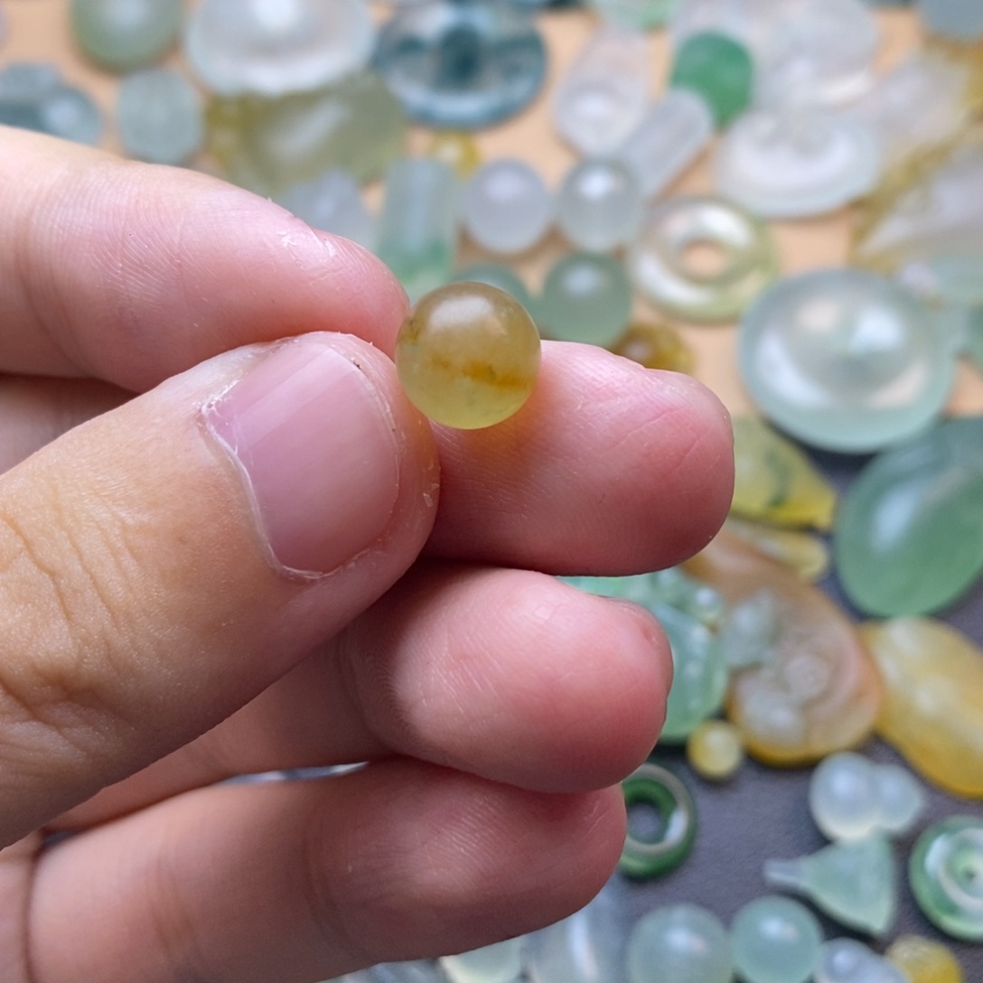 定制翡翠未镶嵌猪*?珠子