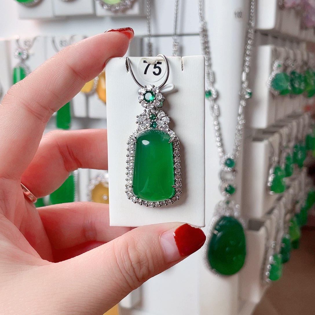 玛瑙/玉髓吊坠(赠链)未镶嵌