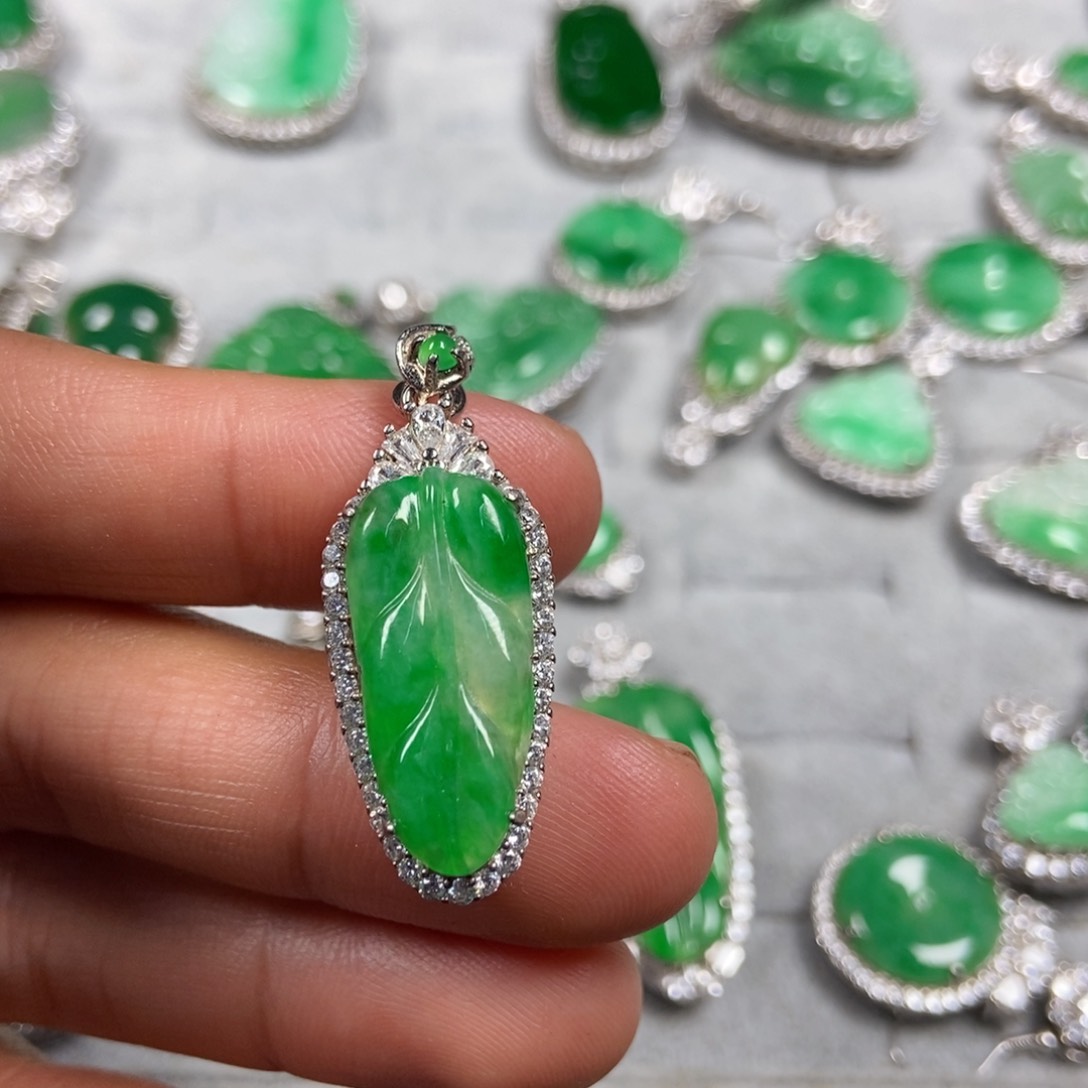 翡翠颈饰未镶嵌叶子