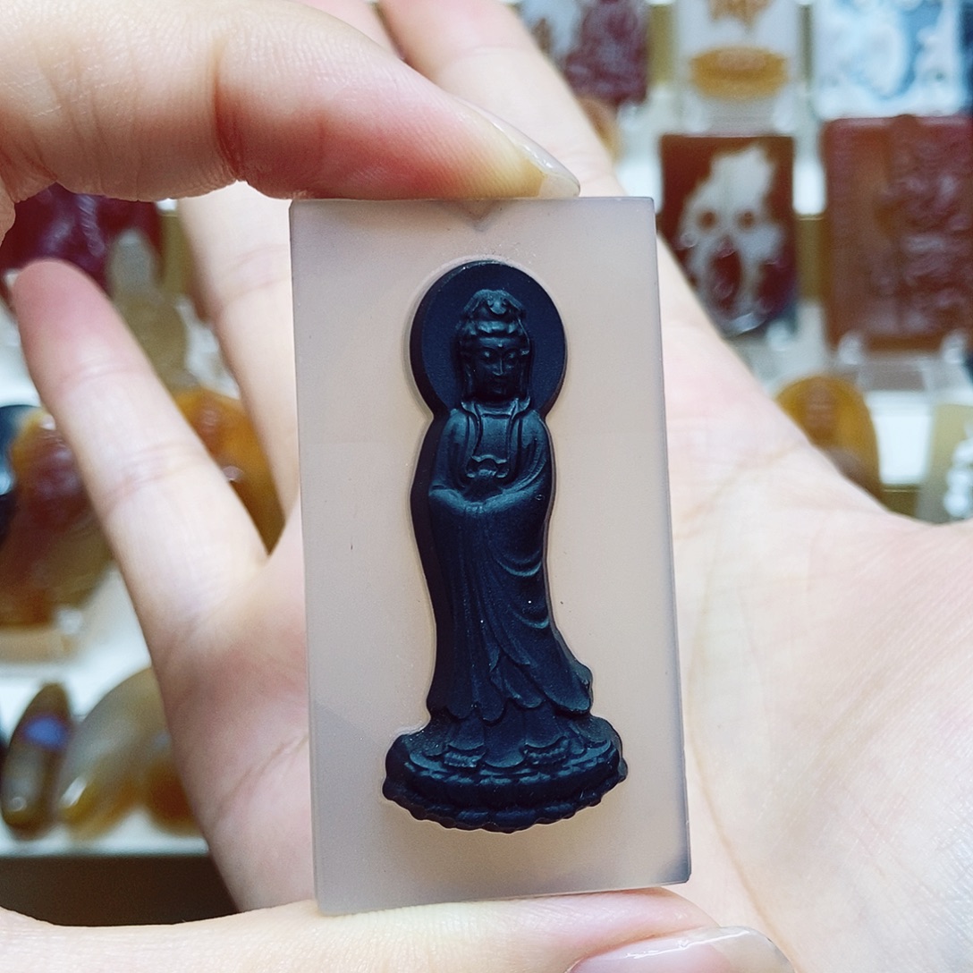 M***u玛瑙/玉髓颈饰未镶嵌