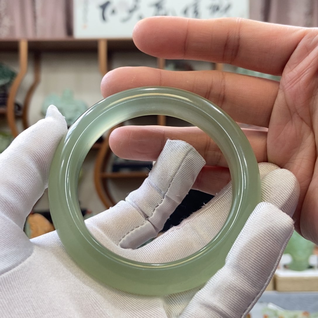 蛇纹石玉手鐲（64未镶嵌福