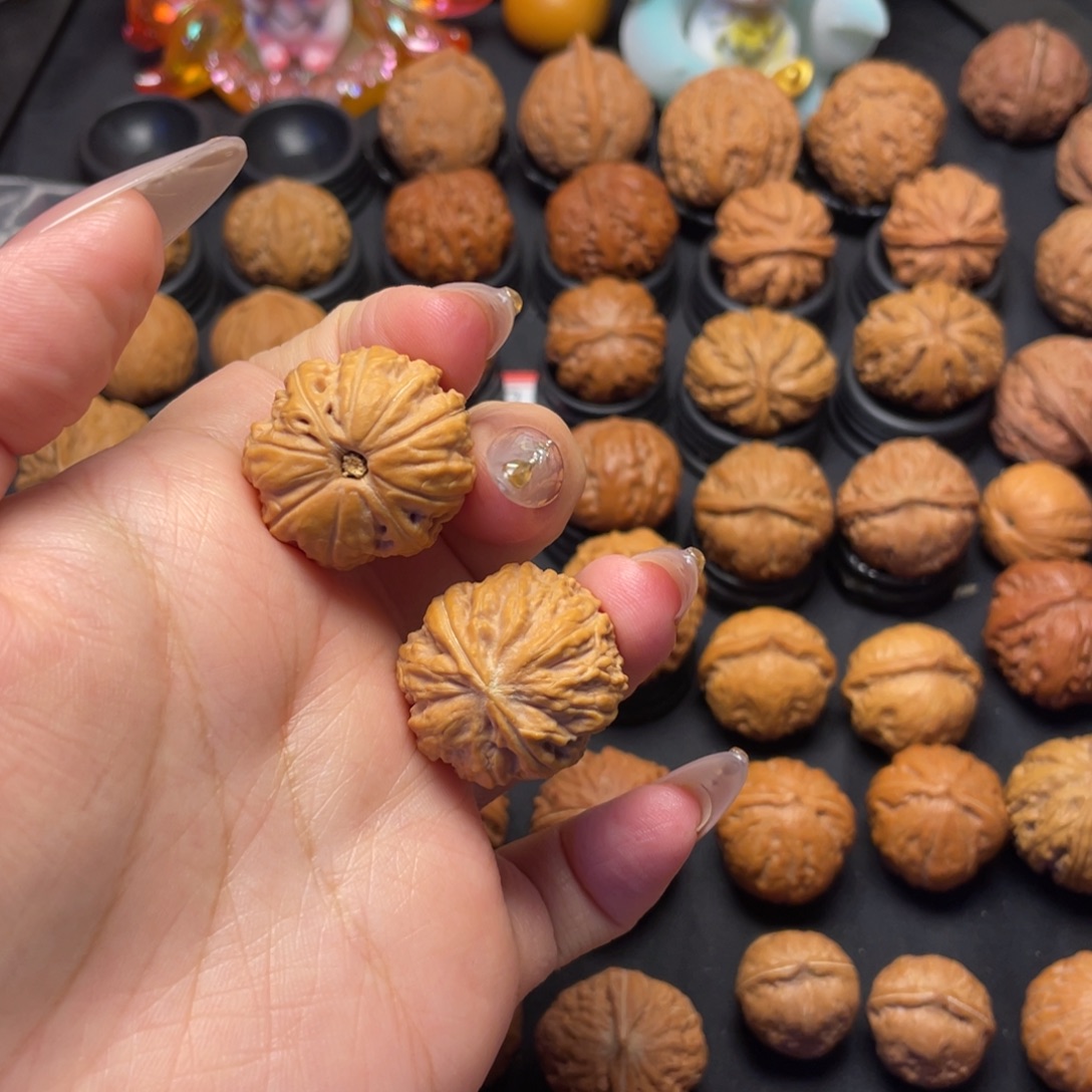 邓***多文玩核桃吊坠。。。。。