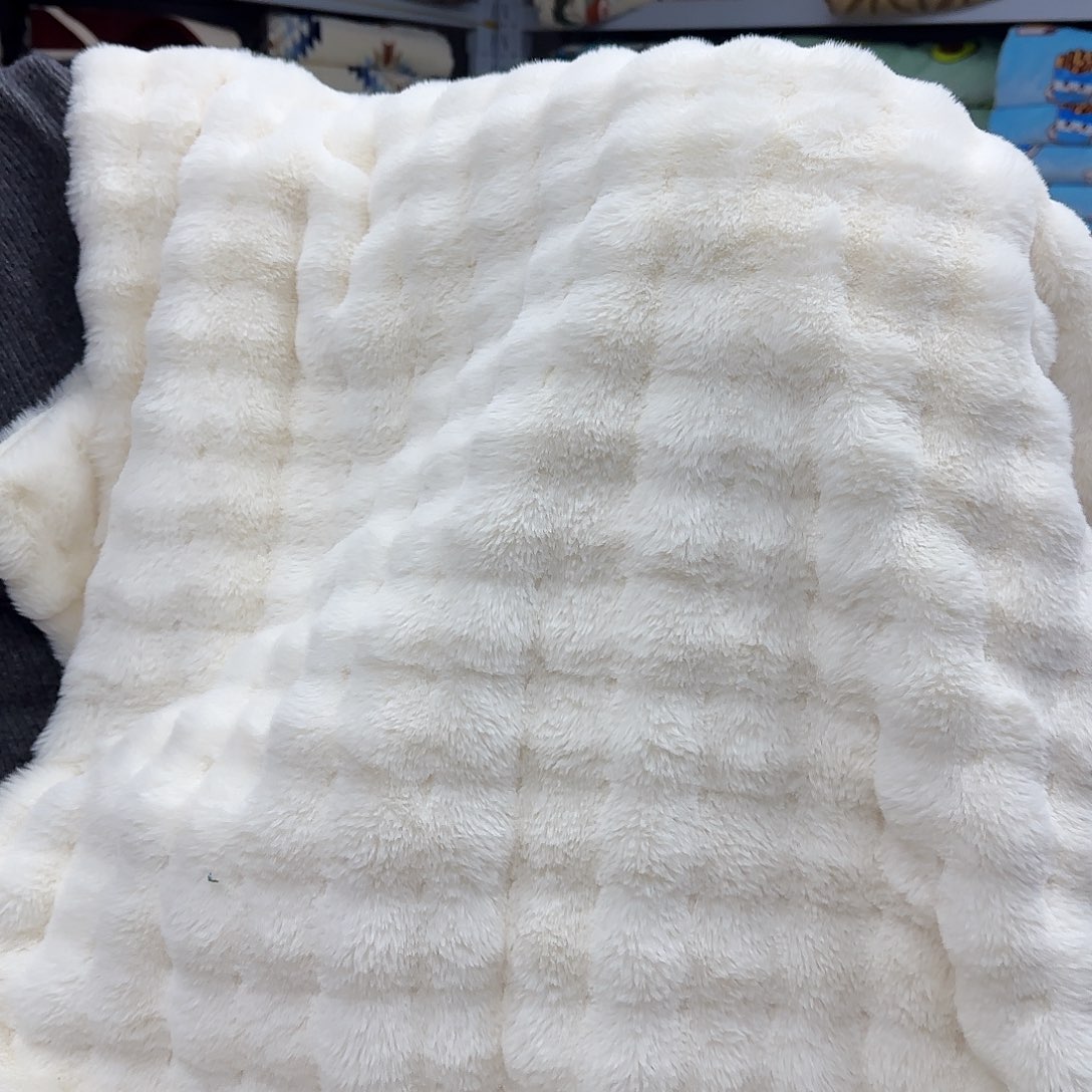 氨纶190.230泡泡仿兔兔牛奶绒双层毯