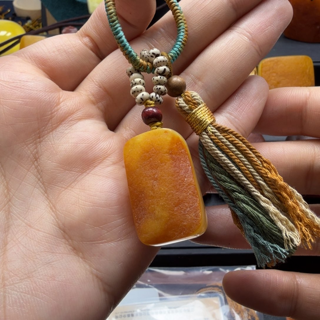 琥珀吊坠(赠链)未镶嵌