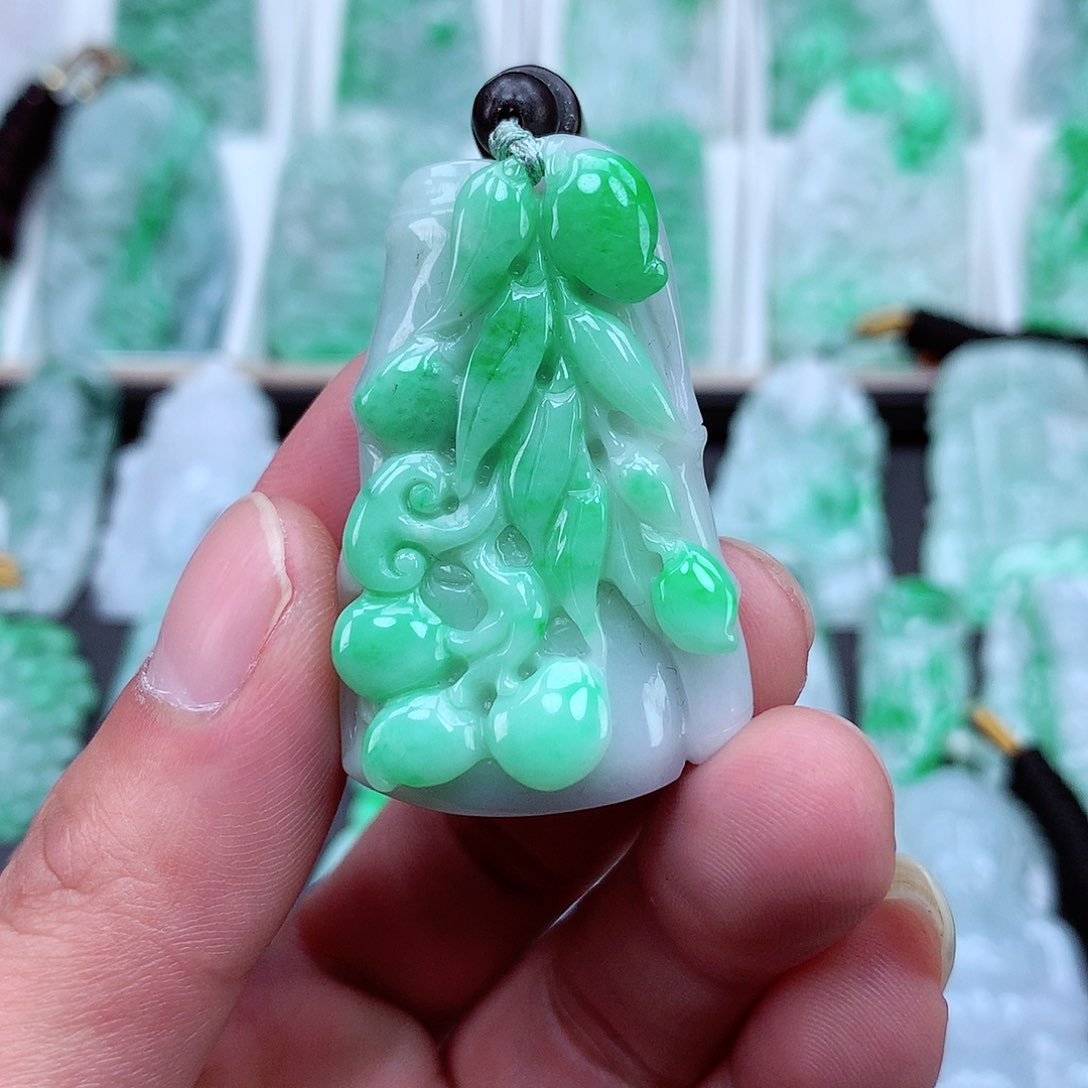 翡翠颈饰未镶嵌翡翠吊坠