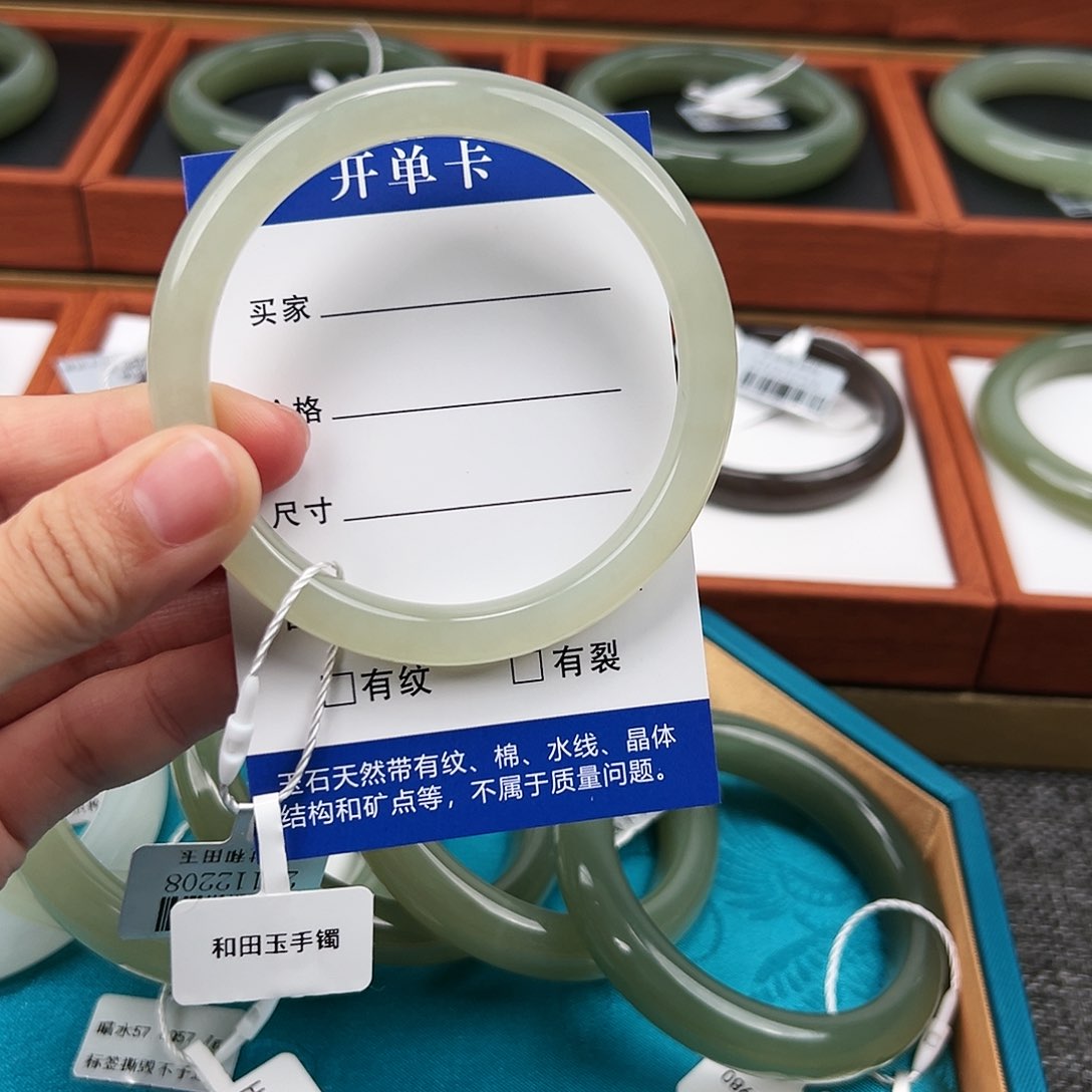 和田玉手镯未镶嵌