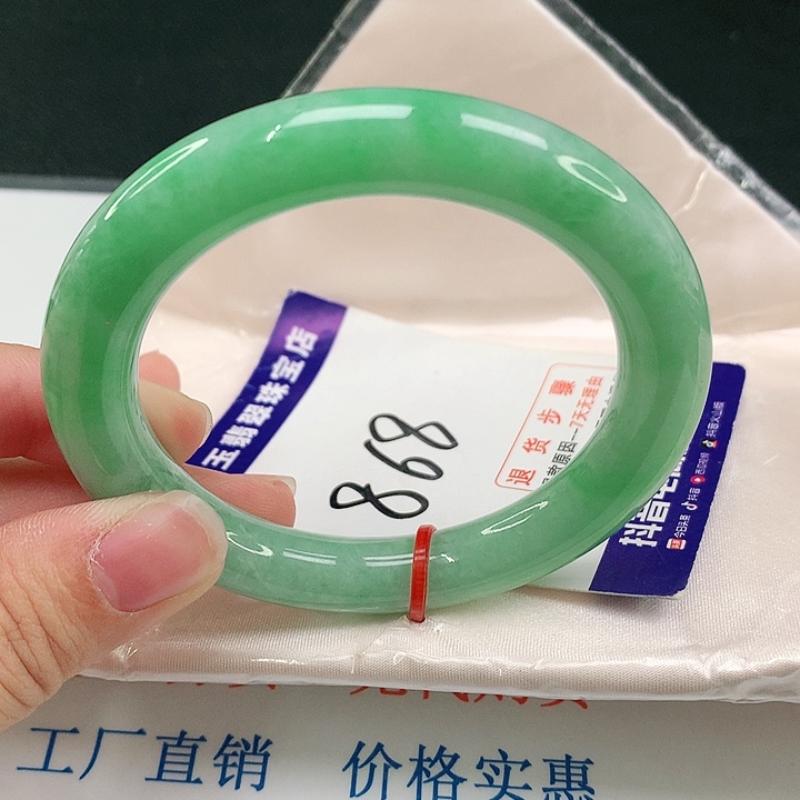翡翠手镯未镶嵌翡翠