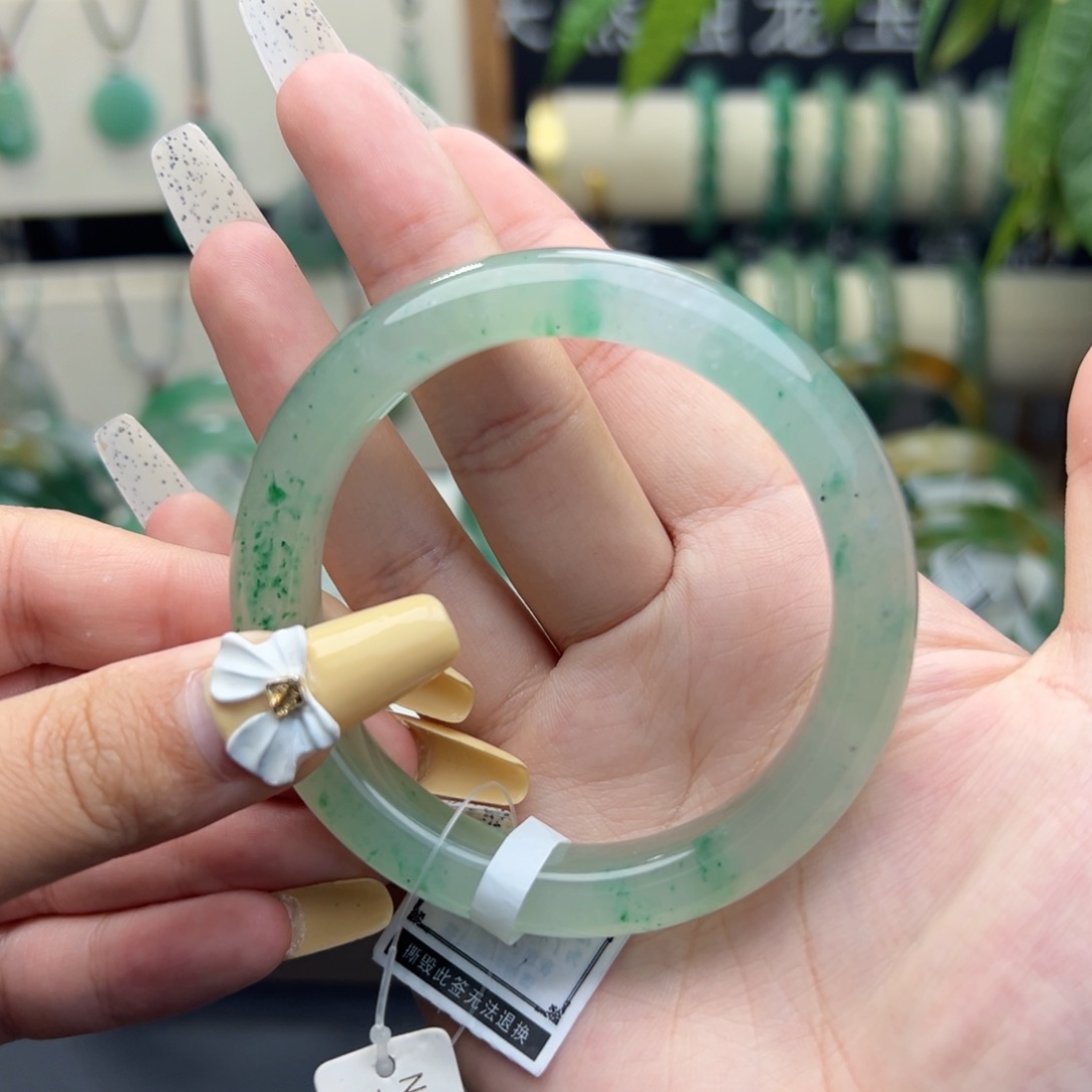 石英质玉手镯未镶嵌