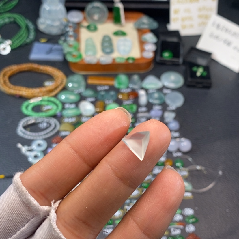 【闪购商品】翡翠挂件未镶嵌切割