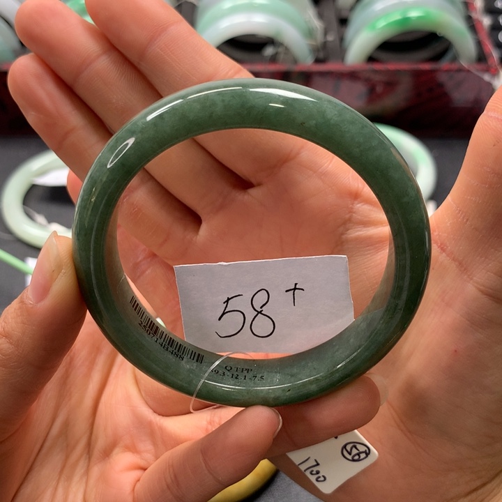 未镶嵌手镯翡翠往*手镯