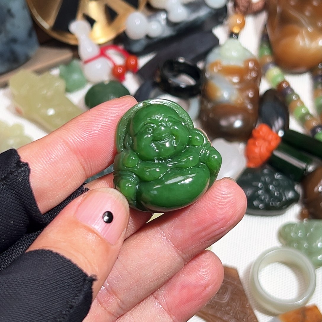 和田玉（碧玉）颈饰未镶嵌俄碧辣眼绿32x11.5mm
