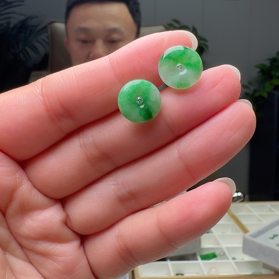 翡翠18K金镶嵌耳饰天然