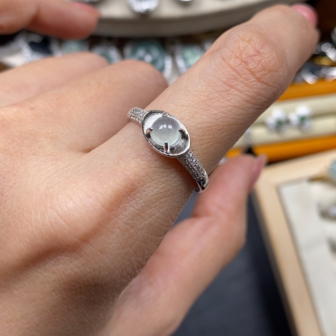 翡翠颈饰未镶嵌翡翠