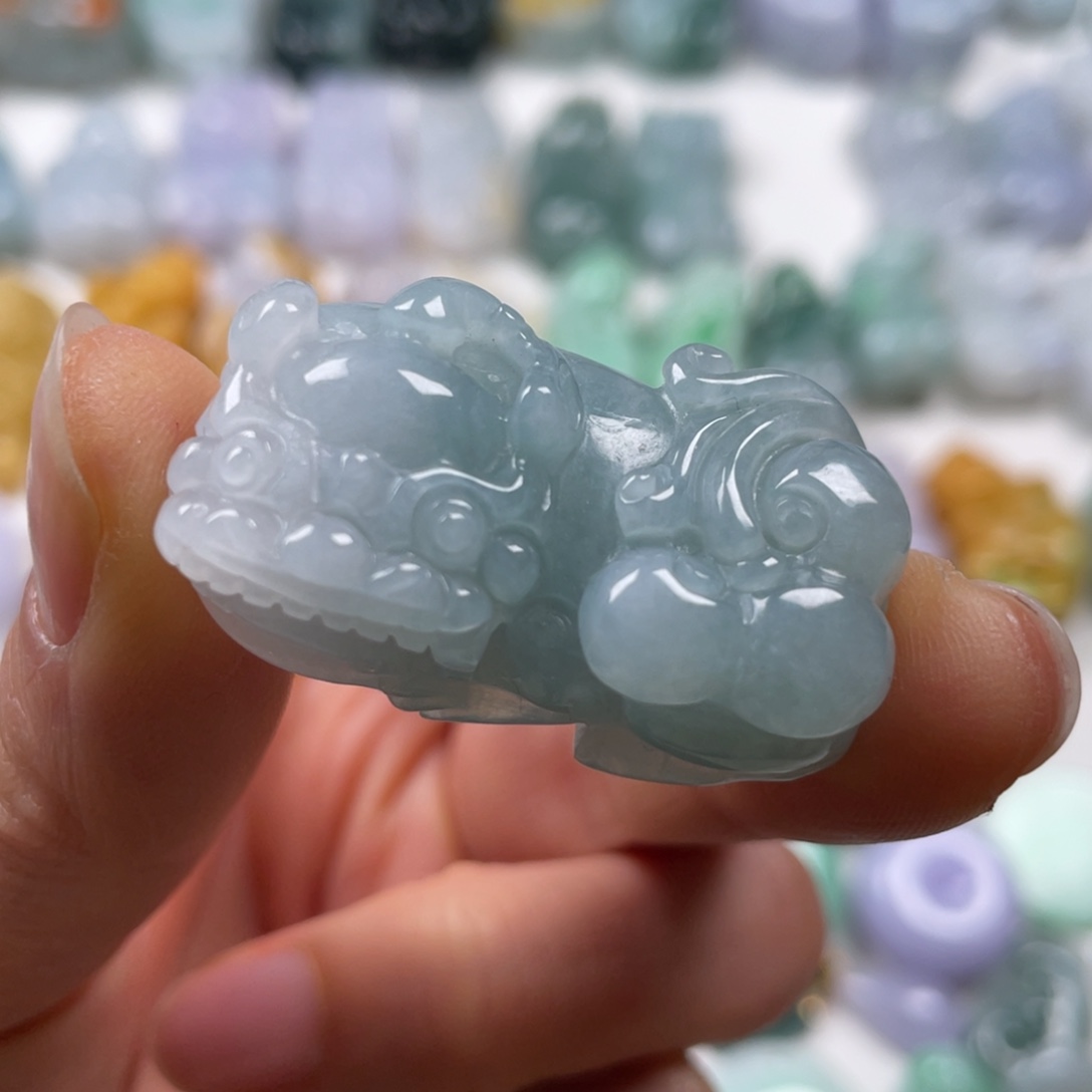 翡翠吊坠(赠链)未镶嵌