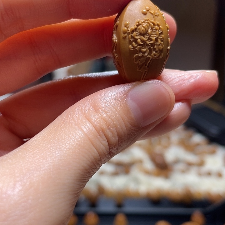 橄榄核吊坠梅兰竹菊