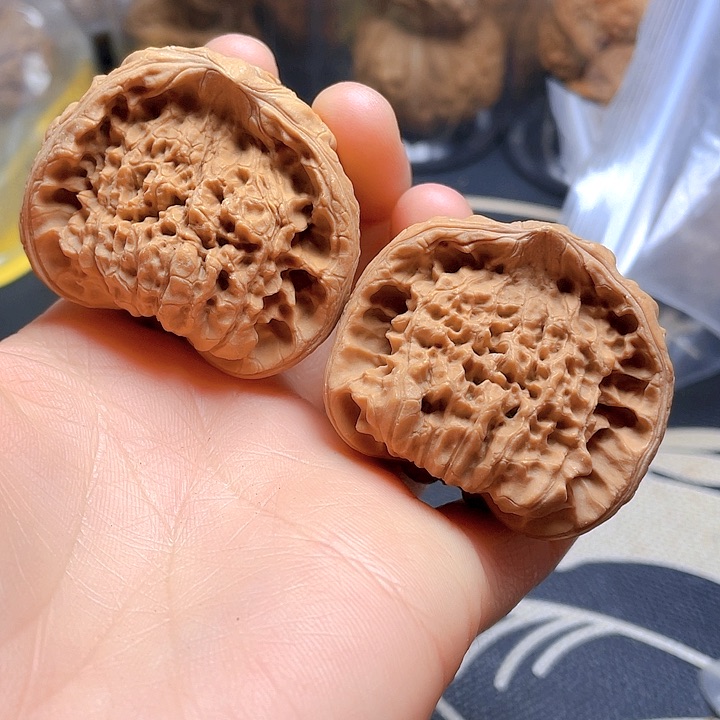 文玩核桃吊坠聚宝盆