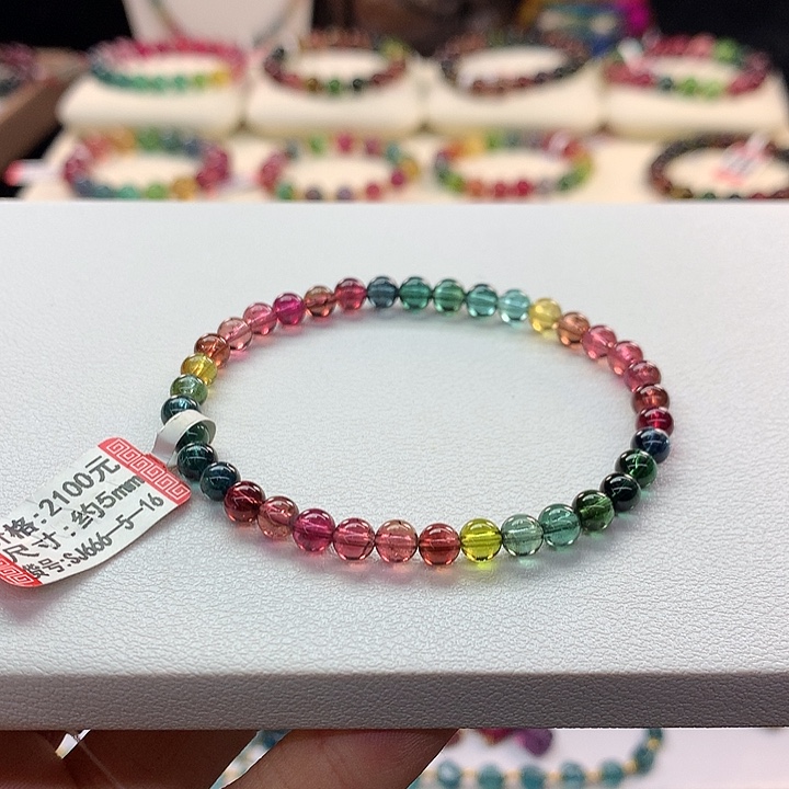 碧玺手链未镶嵌5老矿彩虹。