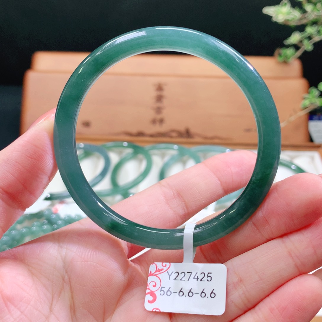 翡翠手镯未镶嵌天然