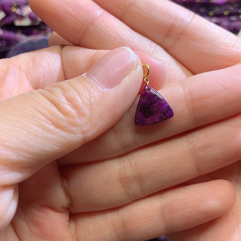 【闪购商品】18K金镶嵌苏纪石（舒俱来）吊坠